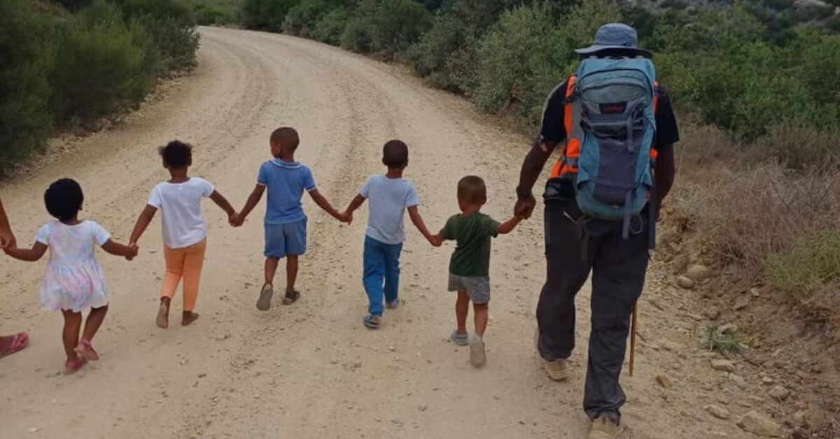 The Man Who Walked Across America in Silence: A Story of Kindness, Purpose & the Power of Listening